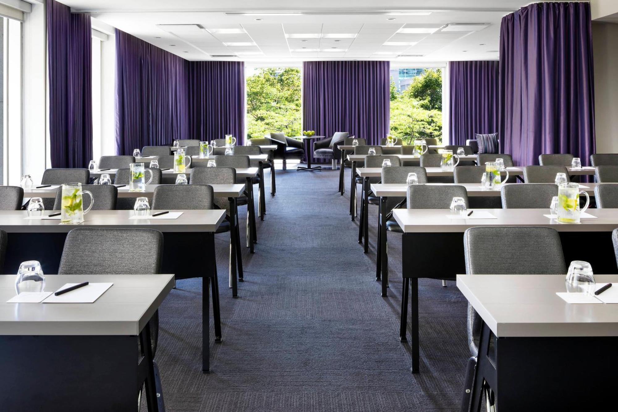 W Montreal Hotell Exteriör bild