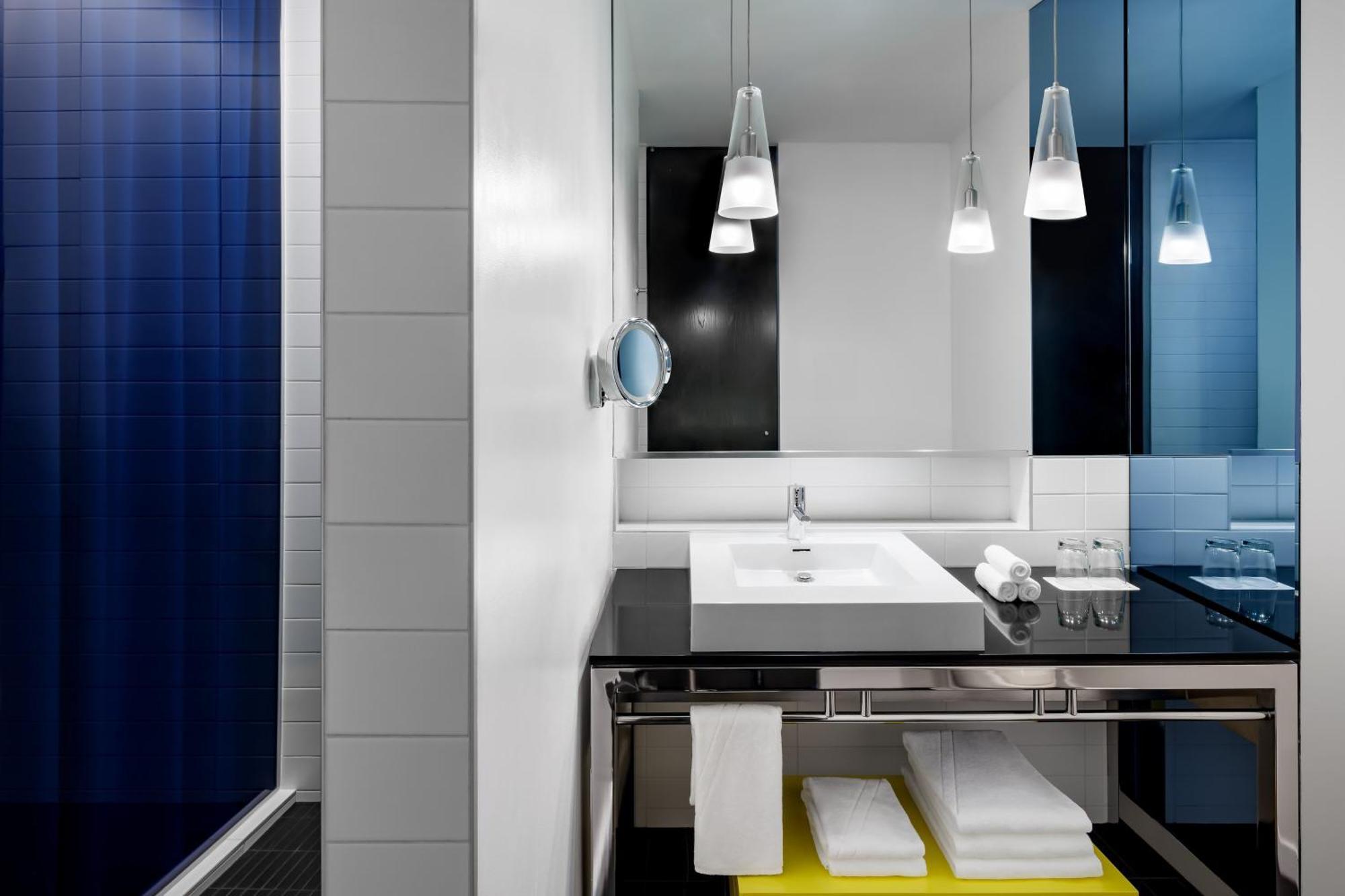 W Montreal Hotell Exteriör bild